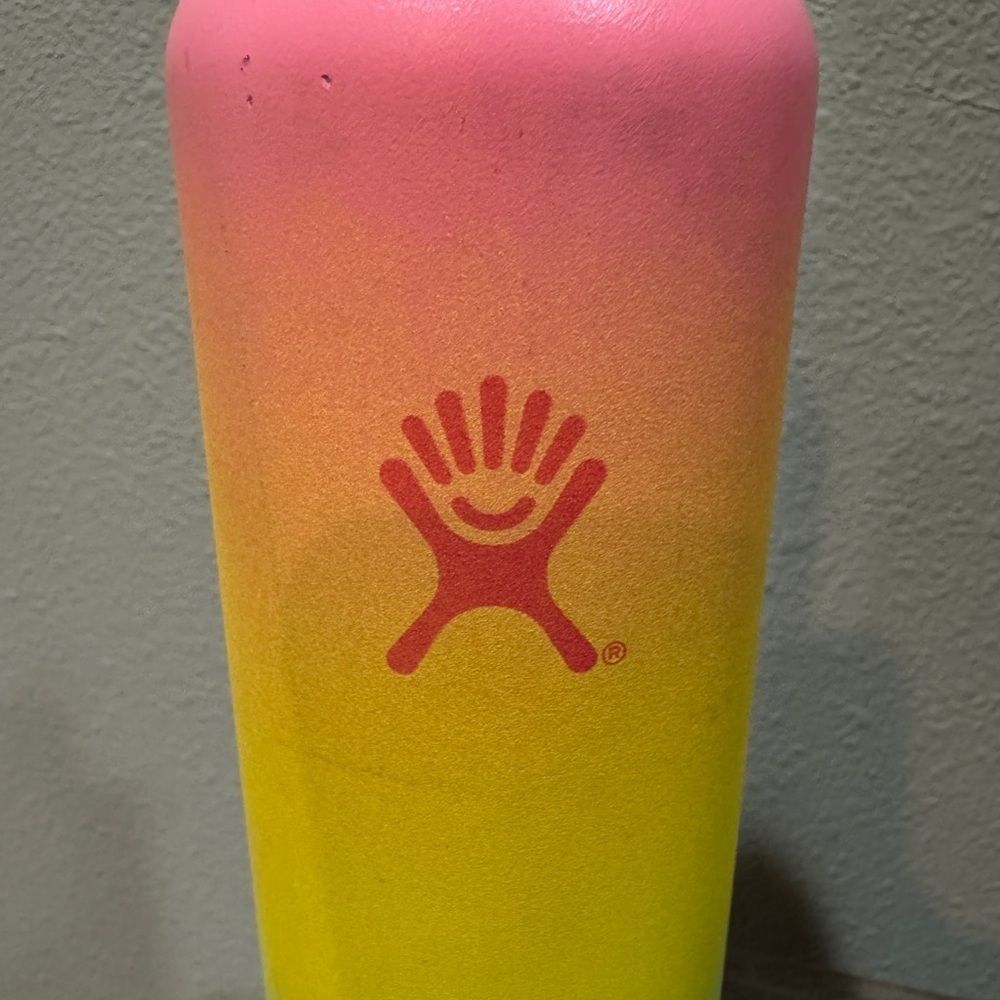 Hydro Flask Hawaiian shaved Ice 24oz| Limited Edition | Rainbow | Hawaii| - Picture 3 of 8